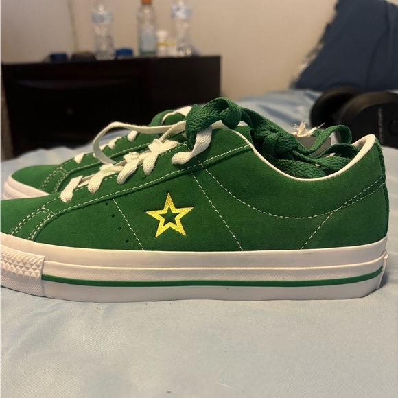 Converse Shoes - Converse One Star Pro Geeen Gold Shoes Sneakers - A06645C
NWT W:7.5 M:6